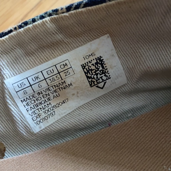 EUC Toms sz 8 - Picture 2 of 5